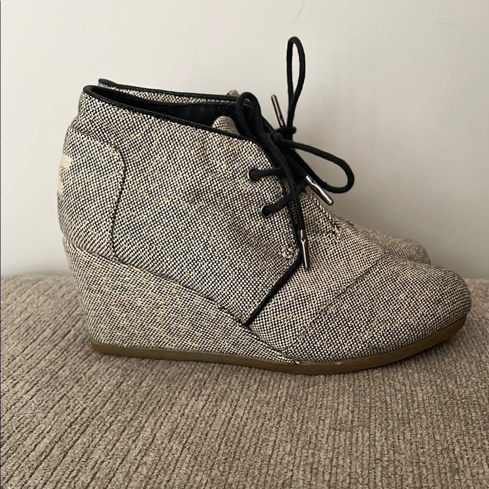 Toms Black and Cream Wedges with Minimalist Design
